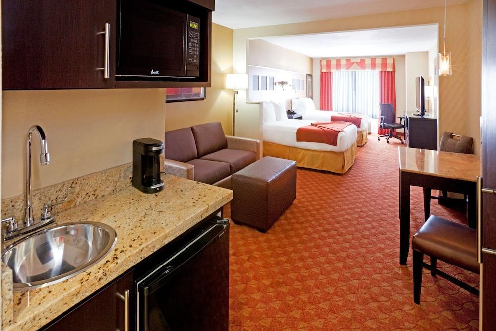 Holiday Express & West - Frisco By Ihg