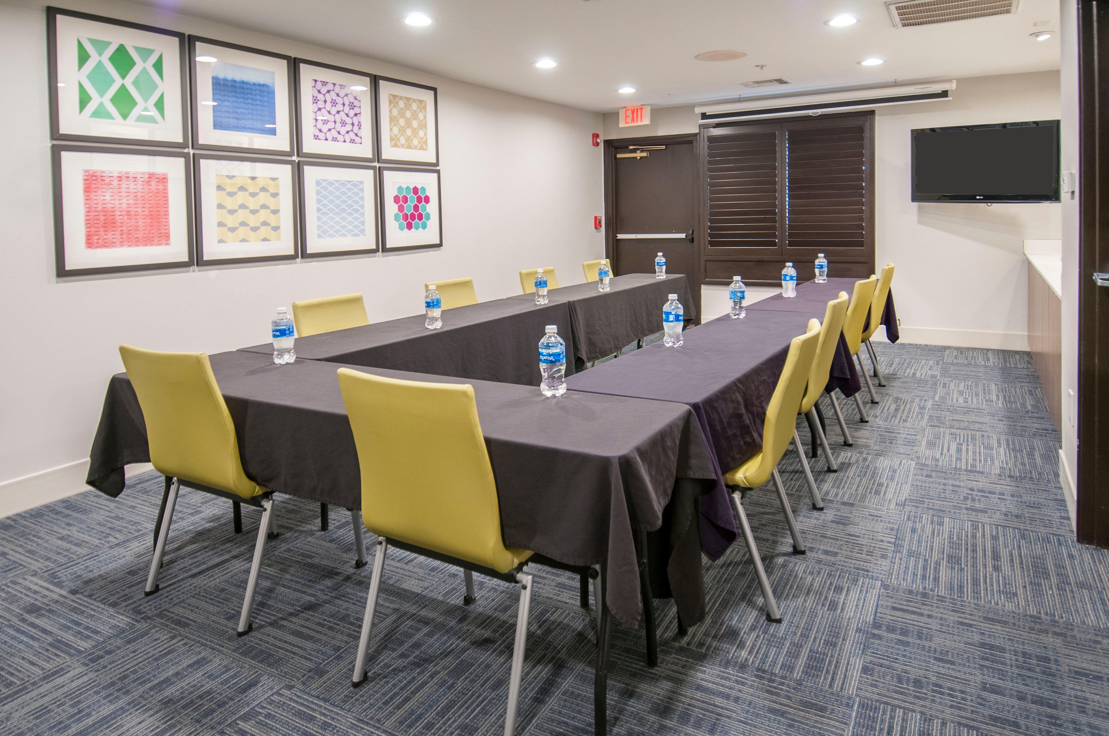 Holiday Express & West - Frisco By Ihg