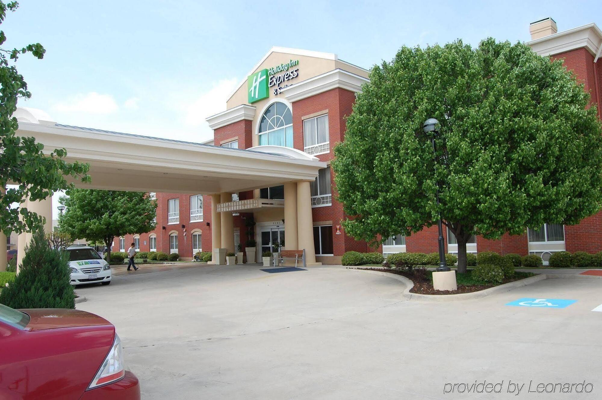 Holiday Express & West - Frisco By Ihg
